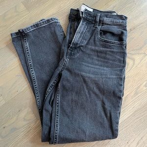 Everlane - High Rise Straight Jean in Washed Black size 26